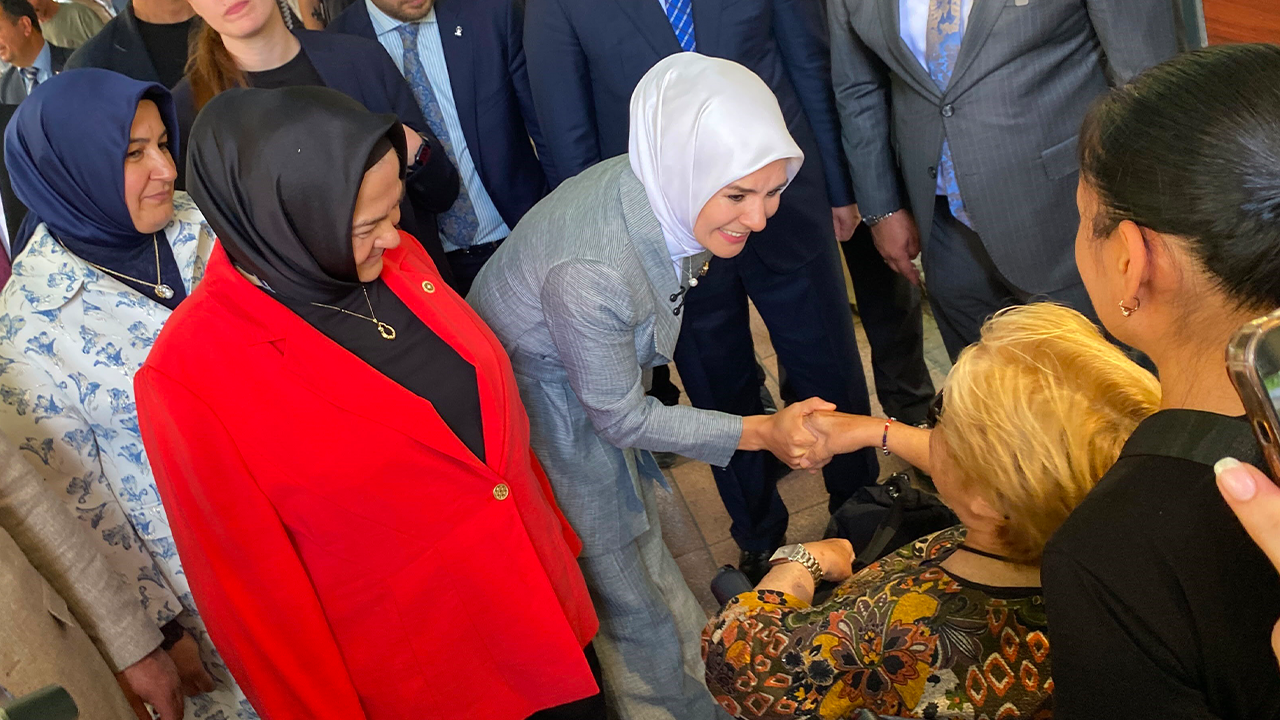 Bakan Göktaş Esnaf Ve Vatandaşlarla Bir Araya Geldi