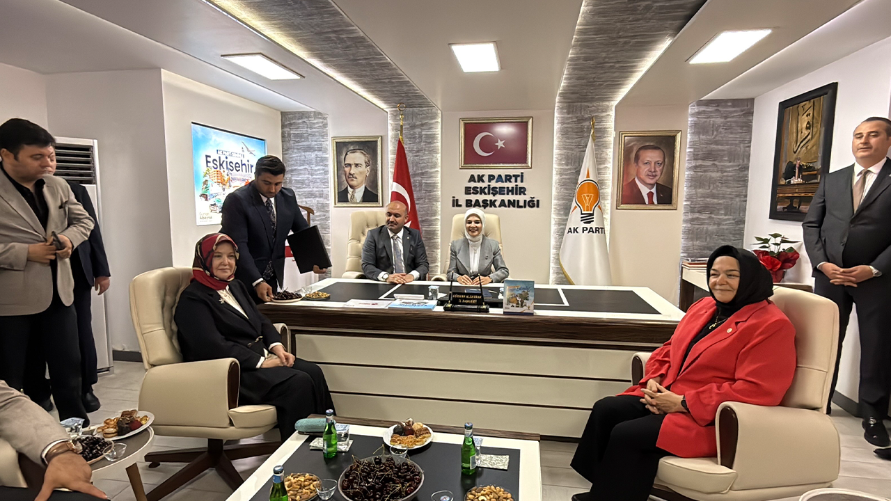 Bakan Göktaş'tan Ak Parti Eskişehir Il Başkanlığına Ziyaret