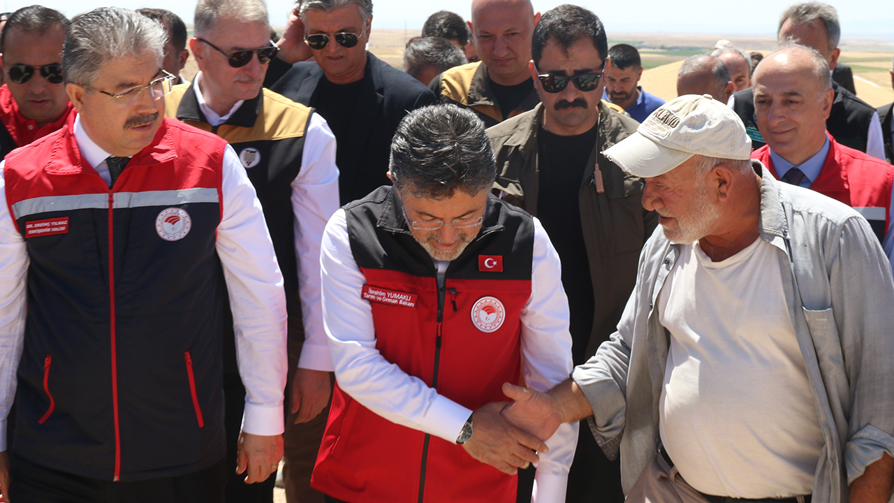 Bakan Yumaklı Eskişehir Sivrihisar'da Çiftçilerle Bir Araya Geldi