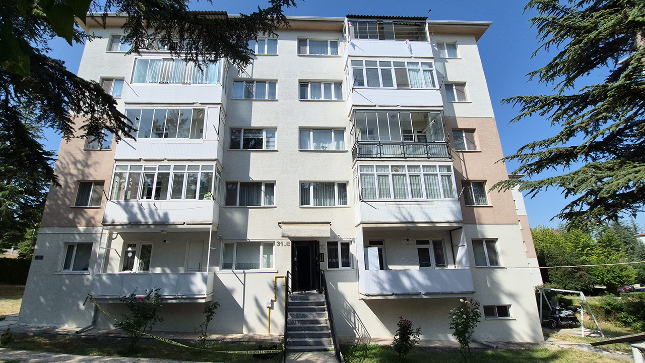 Dördüncü Kattan Düşen Kadın Hayatını Kaybetti
