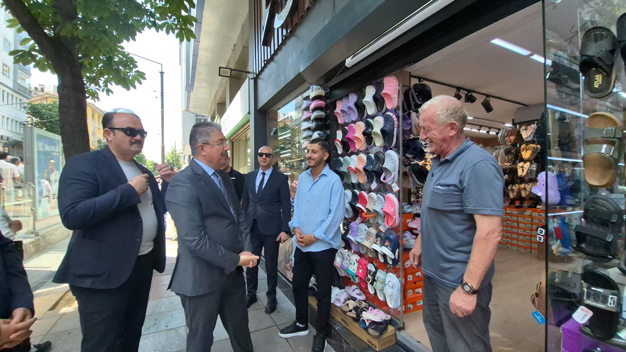 Eskişehir Valisi Yılmaz'dan Esnafa Anlamlı Ziyaret