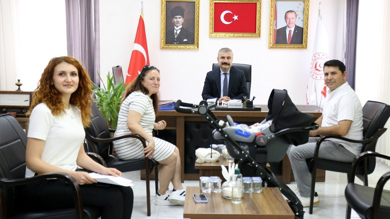 Eskişehir'de Koruyucu Aile Hizmetiyle Bir Çocuk Daha Yeni Yuvasına Kavuştu