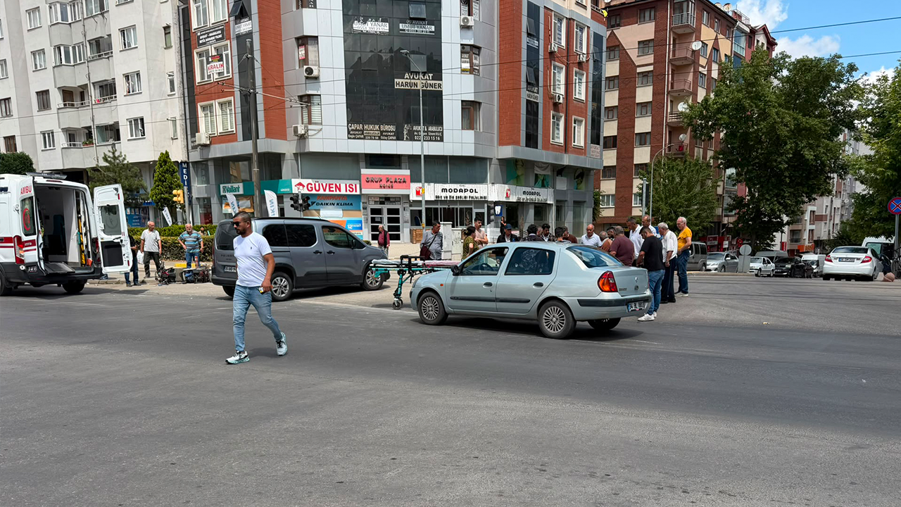 Feci Kazada Motosiklet Metrelerce Savruldu