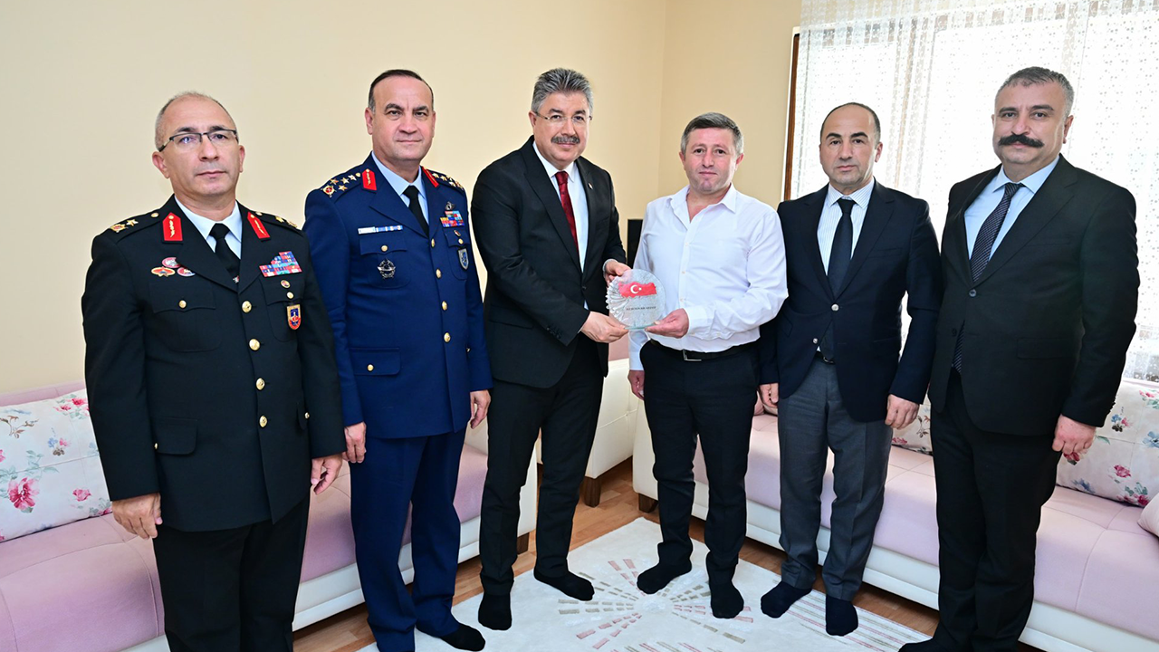 Gazi̇ Nusret Bayar'a Zi̇yaret