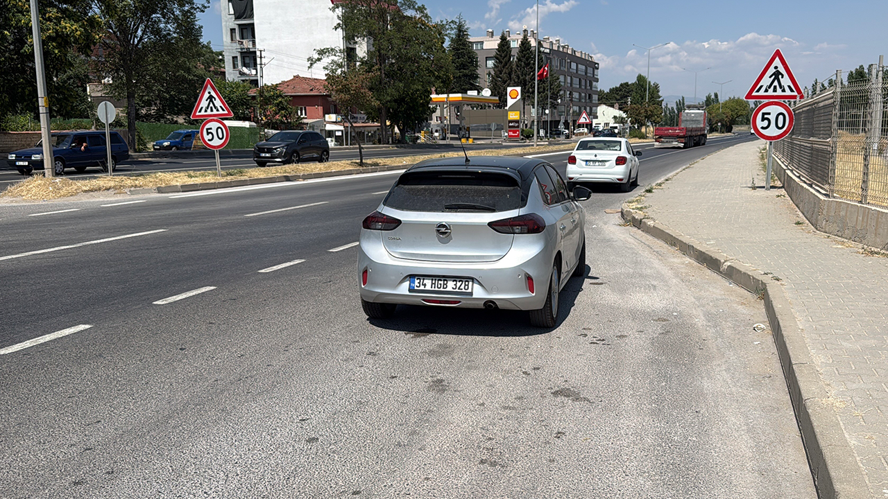 Iki Aracın Çarpıştığı Kaza Maddi Hasarla Atlatıldı