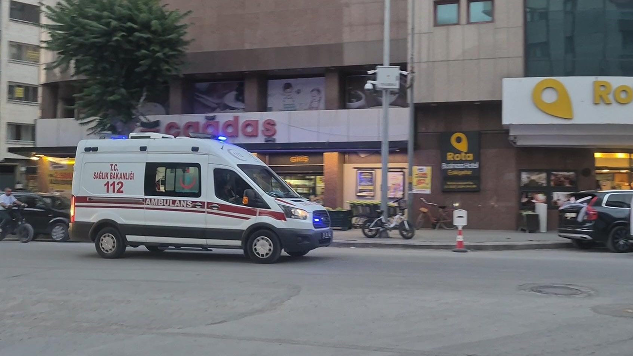 Kolonya Içtiği Iddia Edilen Şahıs Fenalaşarak Hastaneye Kaldırıldı