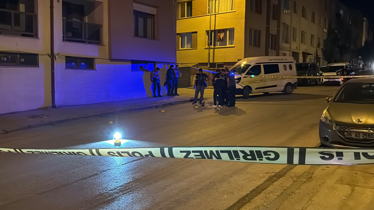 Kurşunların Hedefi Olan 1 Kişi Yaralanarak Hastaneye Kaldırıldı
