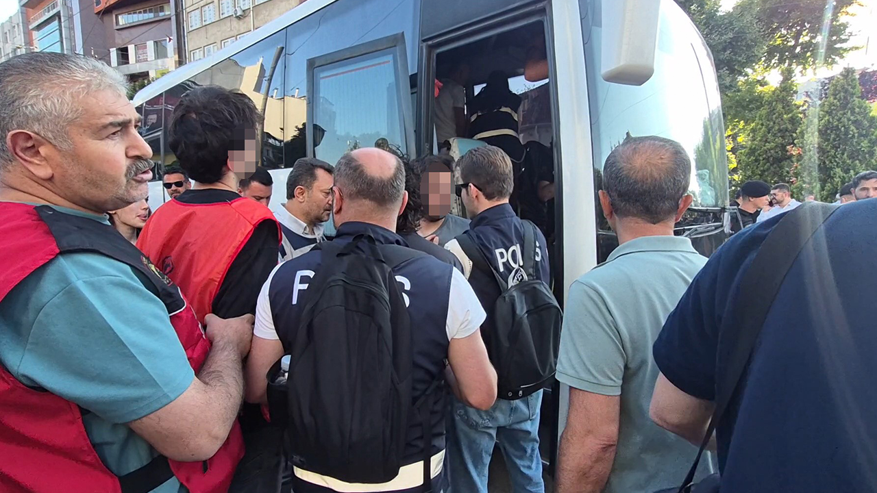 Nato Karşiti Eylem Yapan Grup Gözaltina Alindi