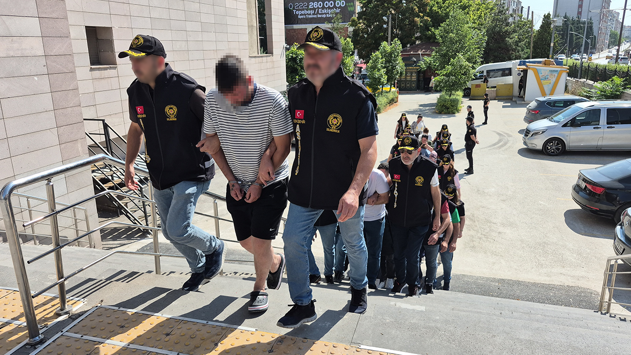 Operasyonda Çok Sayıda Kişi Göz Altına Alındı