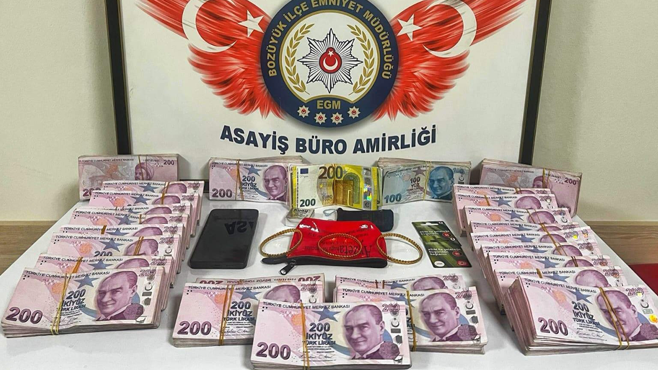 Operasyonda Ele Geçirilen Bir Miktar Para Ve Ziynet Eşyaları
