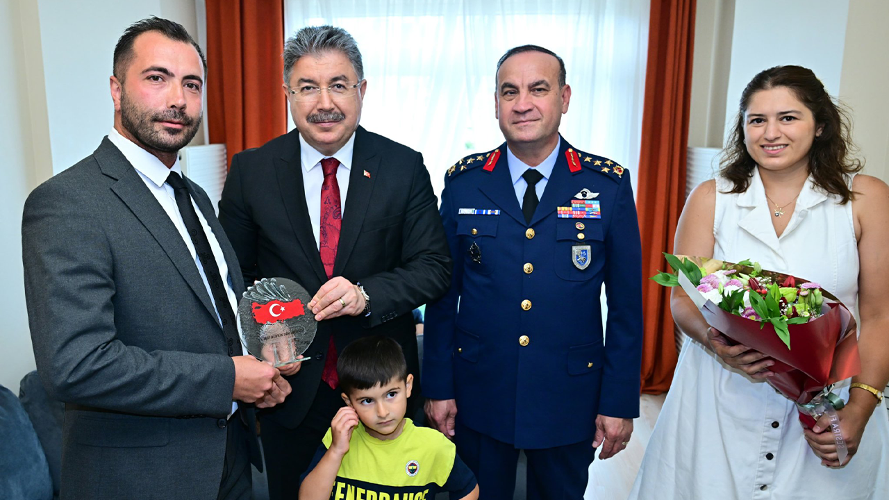 Özcan Çeti̇nkaya Ve Ai̇lesi̇ne Zi̇yaret