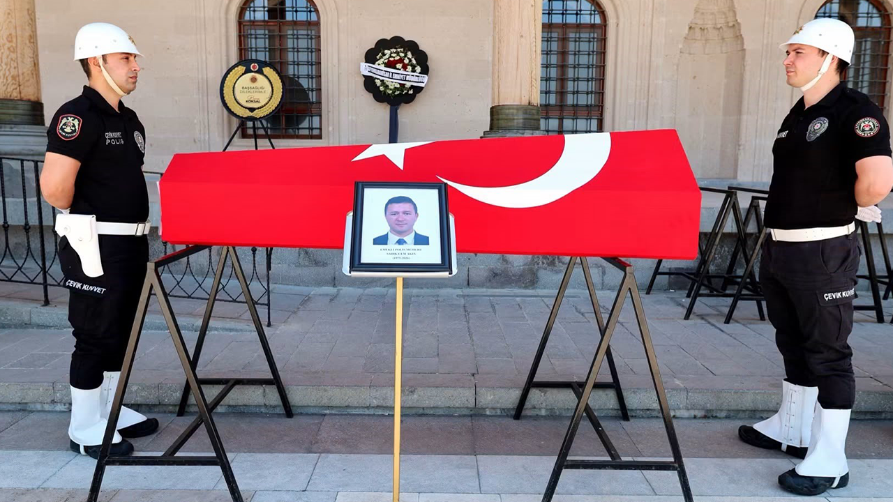 Polis Memuru Cem Akın Hayatını Kaybetti