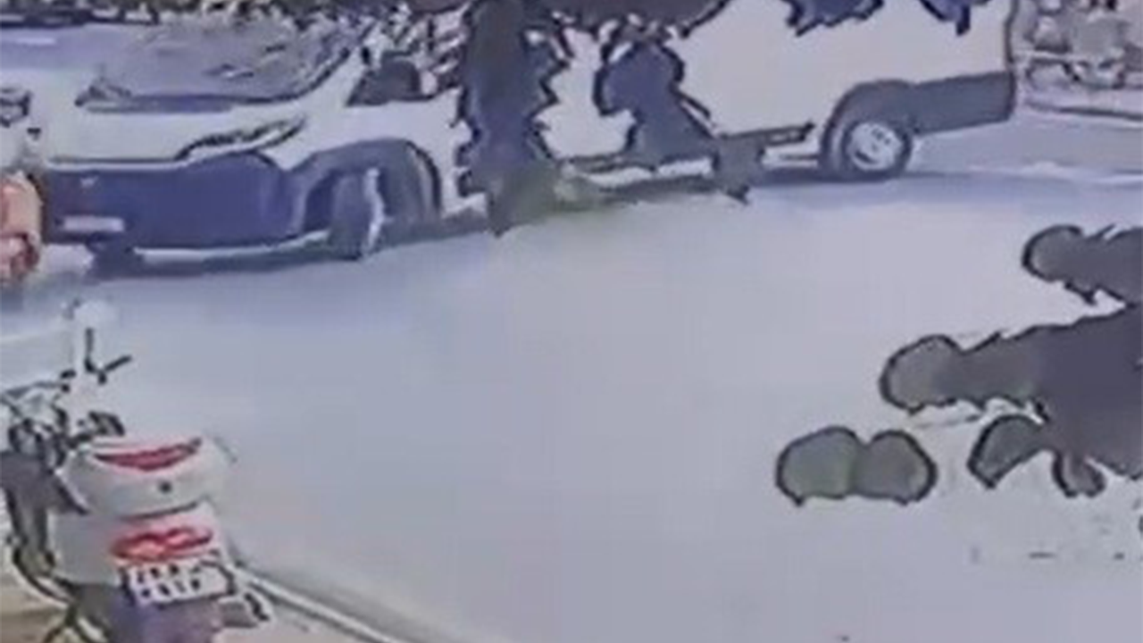 U Dönüşü Yapmaya Çalışan Minibüs Kazaya Neden Oldu