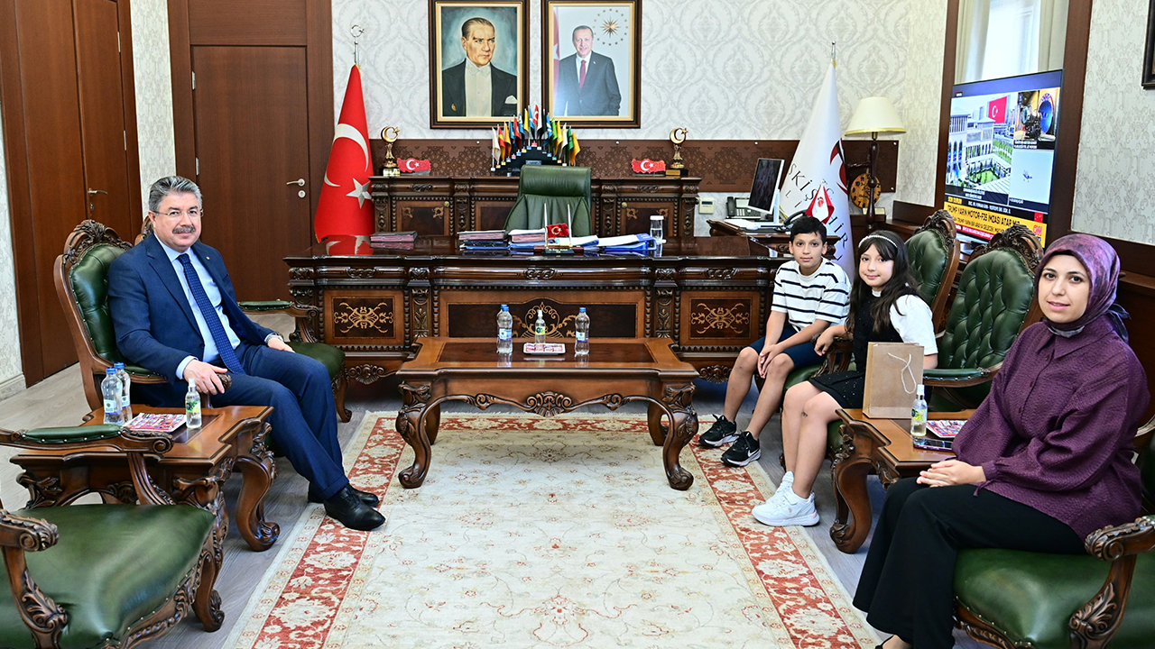 Vali Ylmaz Orman Şehidimiz Eyüp Dereli'nin Ailesini Makamında Ağırladı
