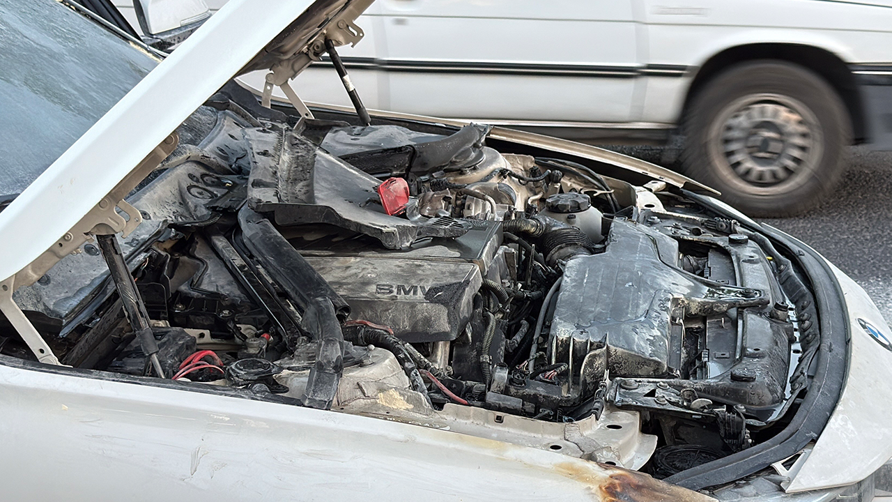 Yanan Otomobilde Faciadan Dönüldü