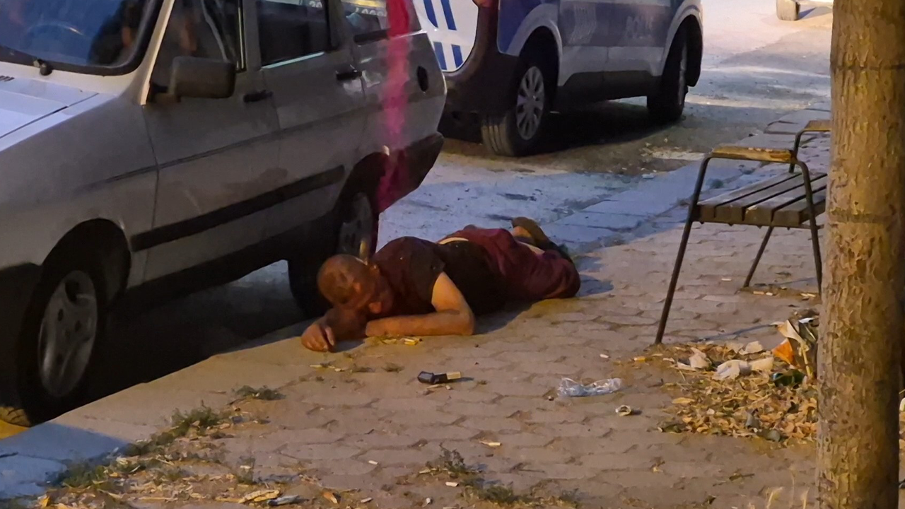 Yol Kenarında Baygın Halde Bulunan Şahıs Görenleri Tedirgin Etti
