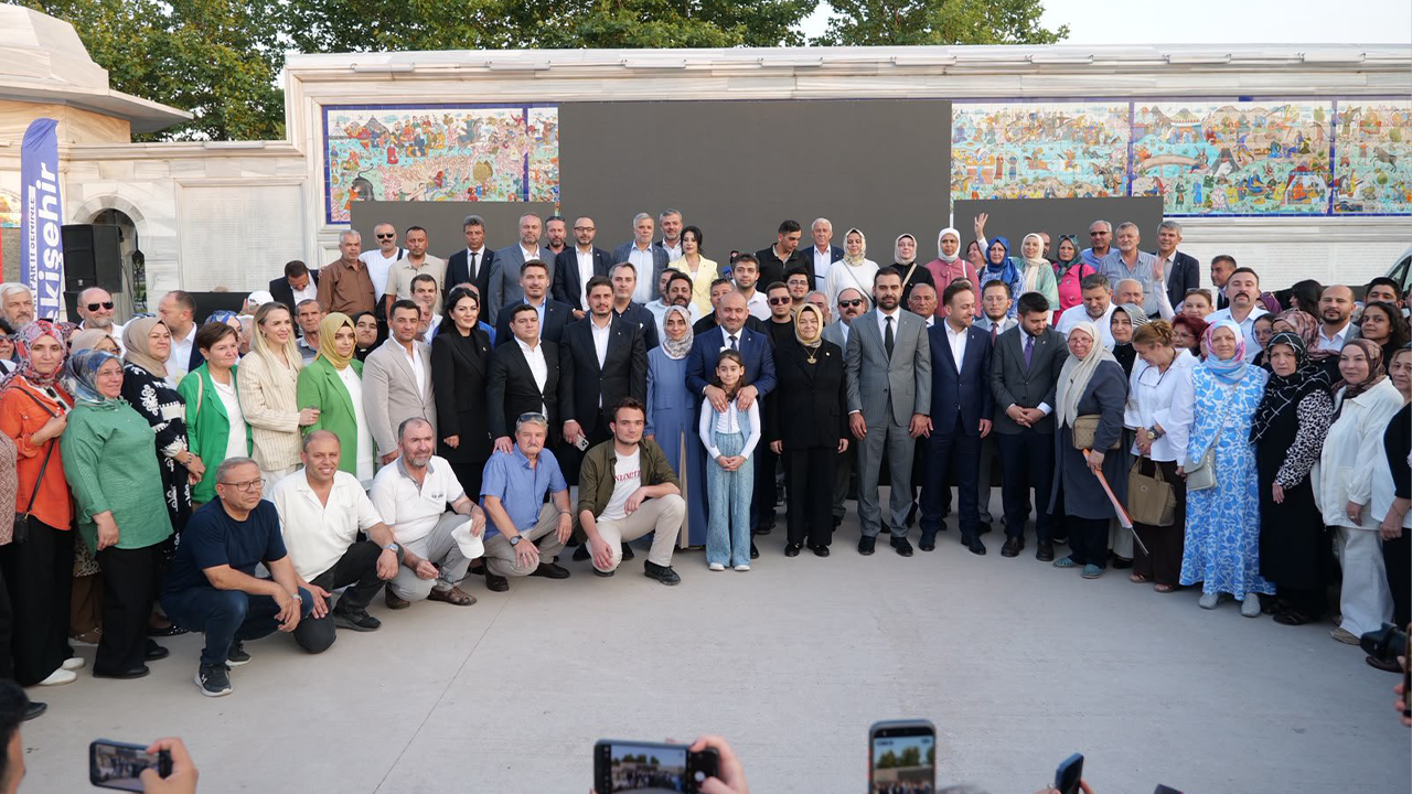Ak Parti 25'Inci Yıl Etkinliği Dede Korkut Parkında Düzenlendi