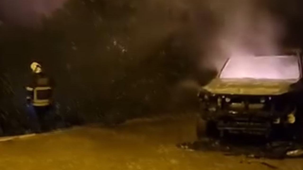 Alev Alan Araç Kısa Sürede Kullanılamaz Hale Geldi