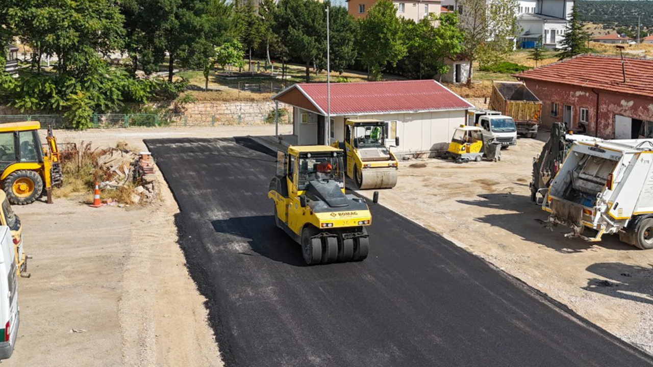 Altyapı, Sıcak Asfalt Ve Sathi Kaplama Çalışmaları Yapıldı