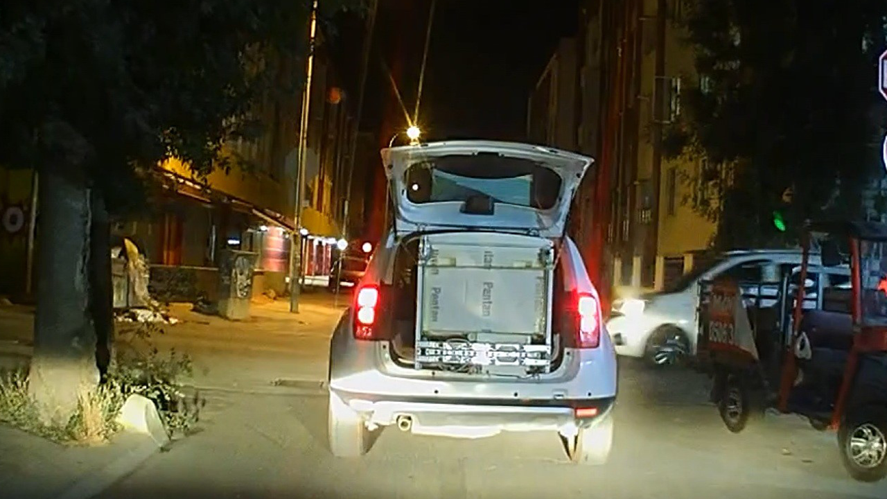 Bagajı Açık Şekilde Eşya Taşıdı