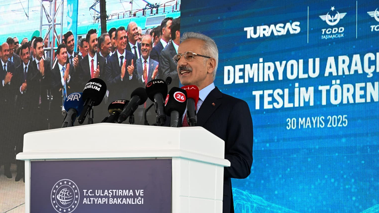 Bakan Uraloğlu'ndan Yerli Lokomotif Açıklaması