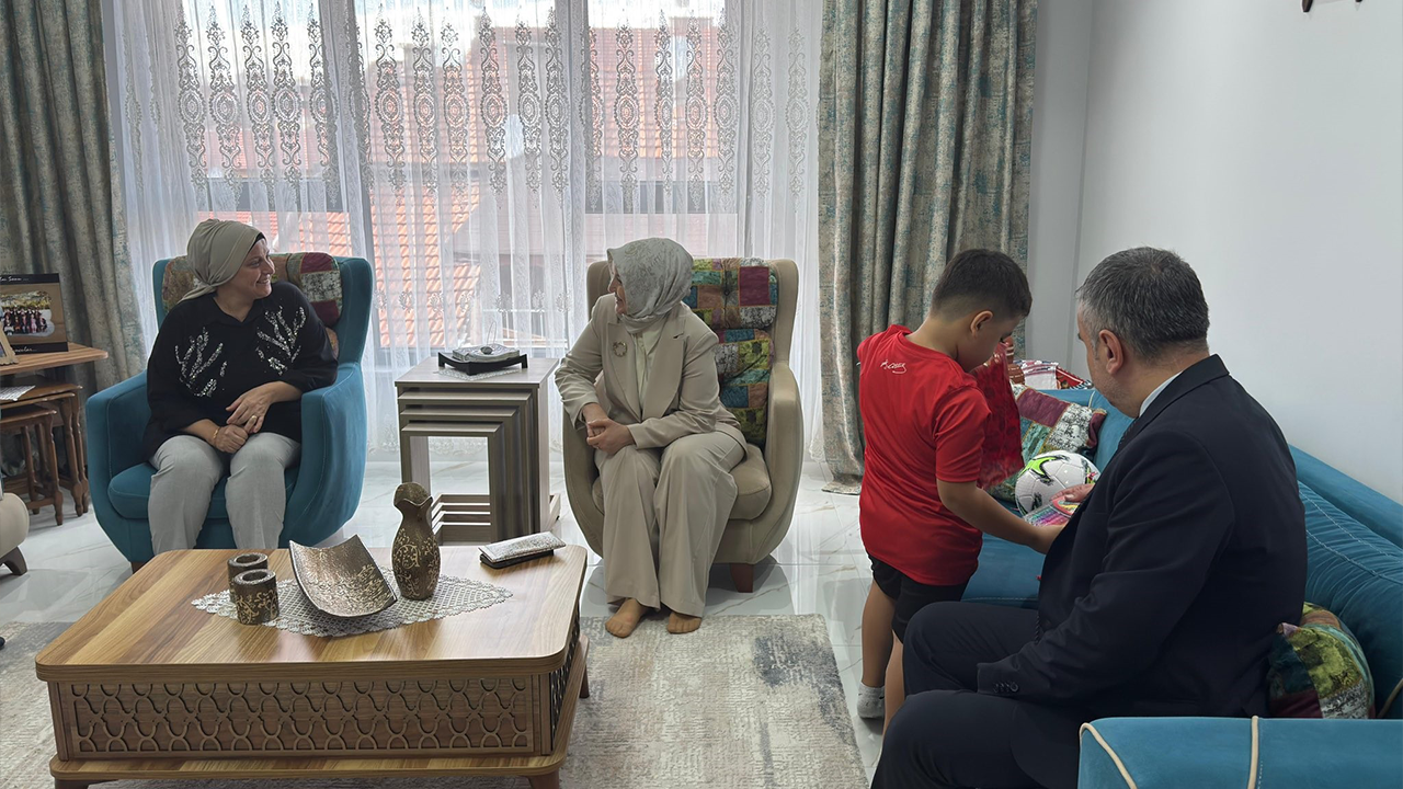 Bakan Yardımcısı Leman Yenigün'den Koruyucu Aileye Ziyaret