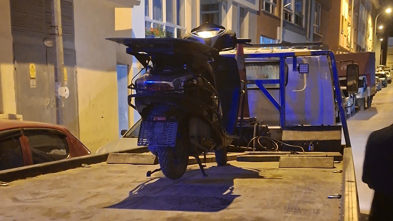 Bakima Birakilan Motosi̇klet İle Poli̇sten Kaçti