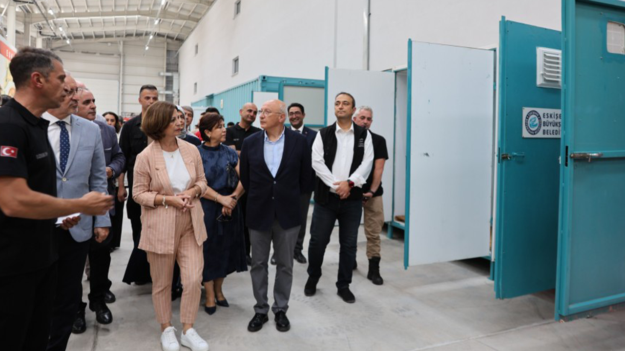 Başkan Ünlüce Afet Koordinasyon Merkezi'nde Incelemelerde Bulundu