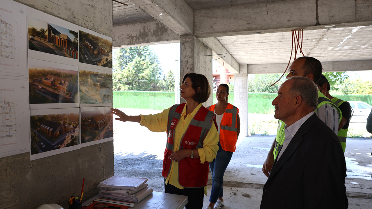 Başkan Ünlüce Sazova Çocuk Evi Projesini Ziyaret Etti