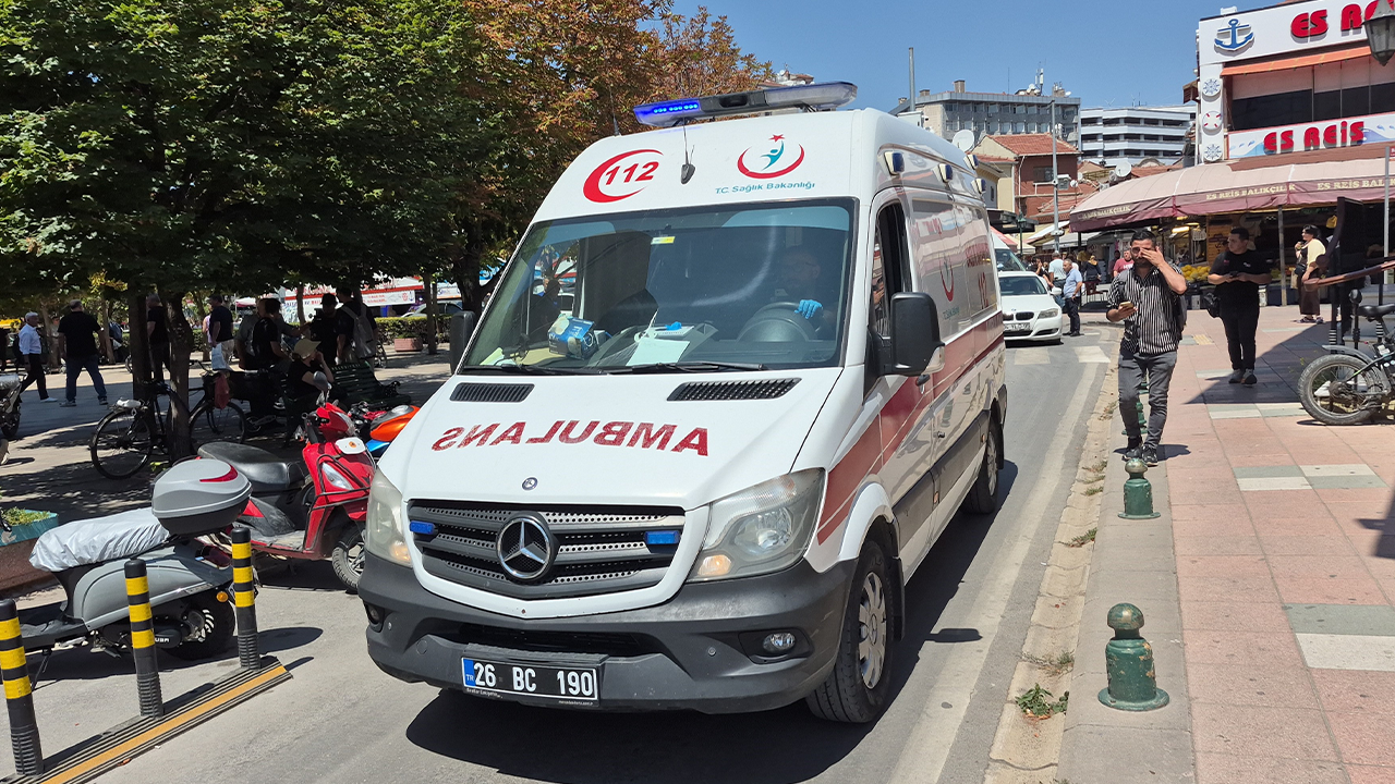 Ehliyetsiz Sürücünün Çarptığı Yaralı Kadın Hastaneye Kaldırıldı