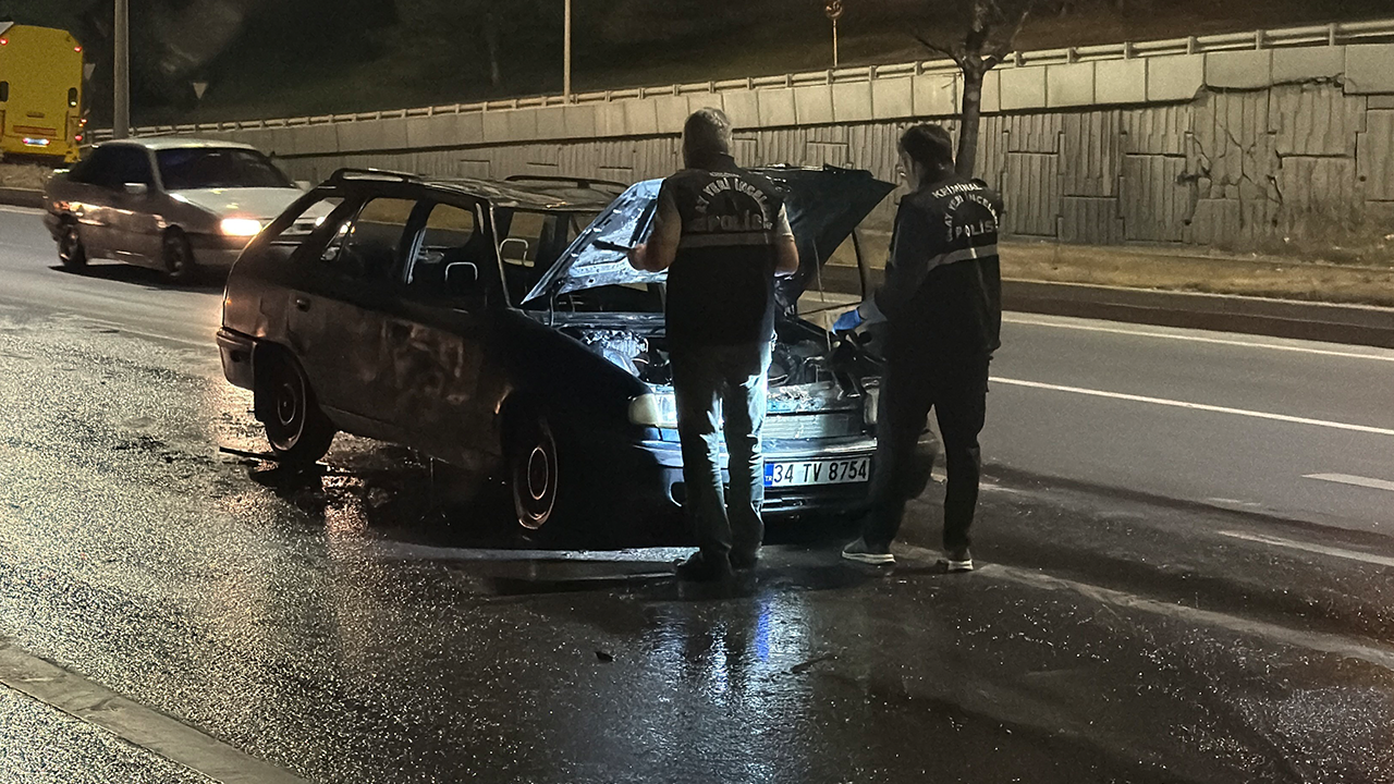 Ekipler Araçta Incelemelerde Bulundu