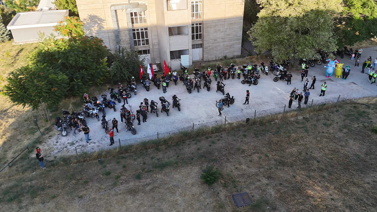 Eski̇şehi̇r'de Motosi̇kletçi̇lerden Anlamli Destek