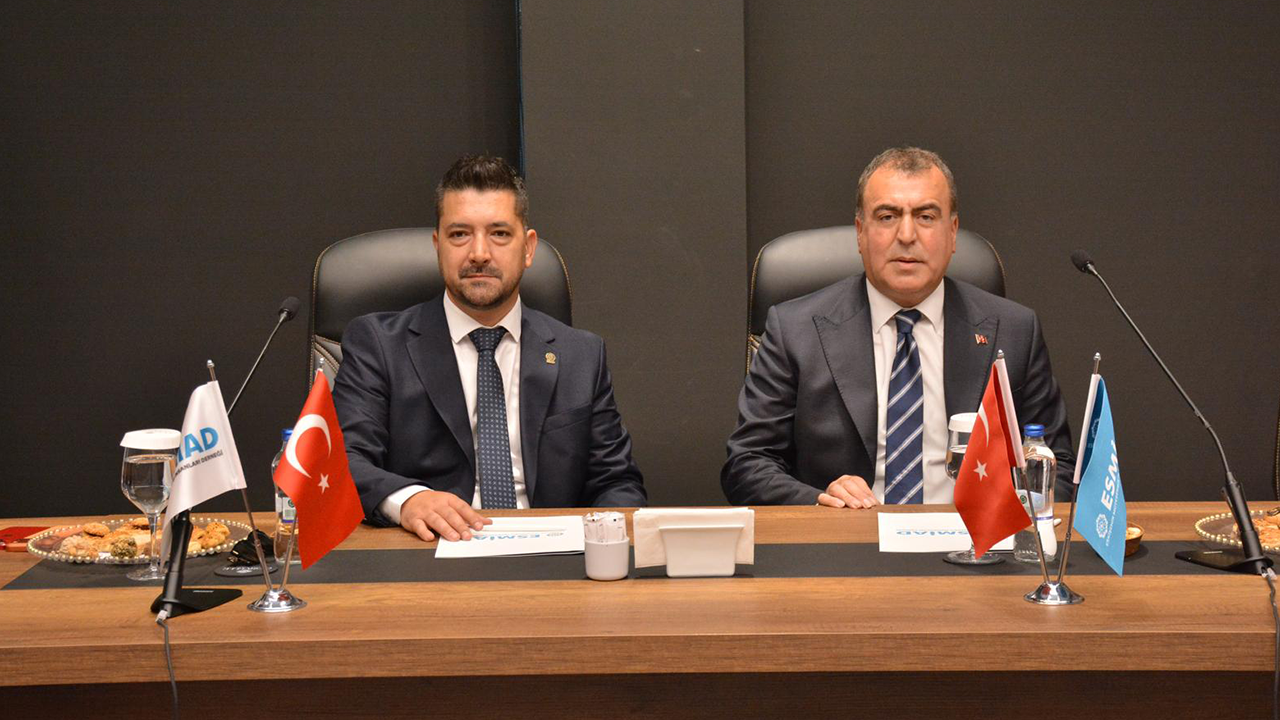 Esmiad Başkanı Sinlenmez (Solda) Ve Mhp Eskişehir Il Başkanı Sezer (Sağda)