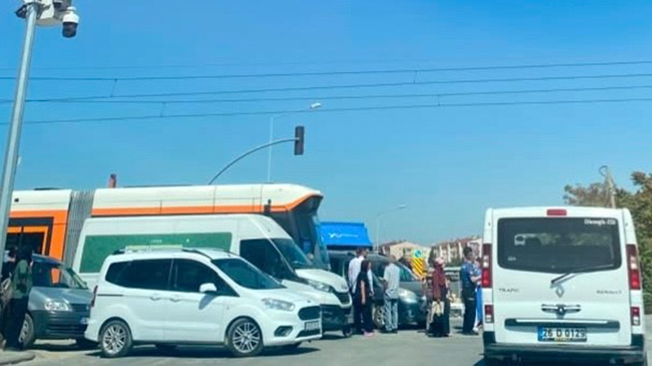Kaza Nedeniyle Tramvay Seferlerinde Aksamalar Meydana Geldi