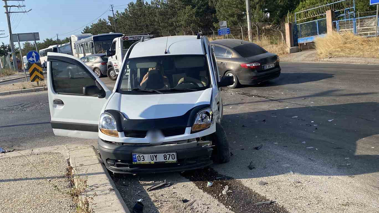Kaza Sonrası Bölgede Trafik Yoğunluğu Oluştu