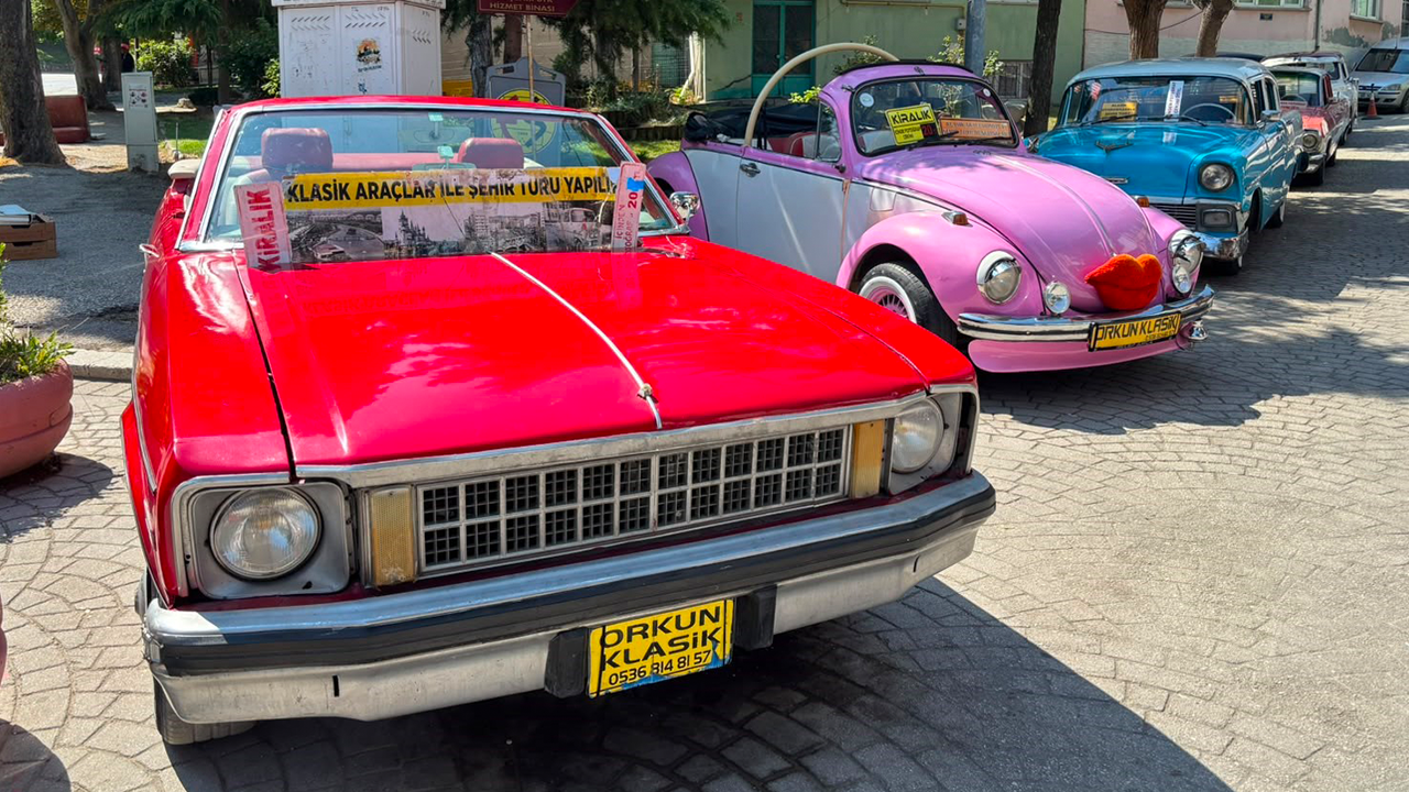 Ki̇ralik Klasi̇k Otomobi̇ller Eski̇şehi̇r'de İlgi̇ Görüyor