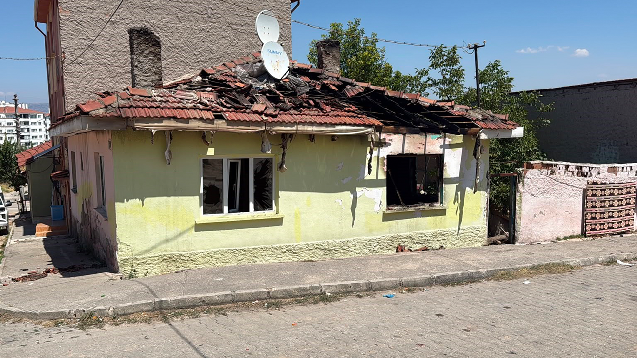 Komşular Arasında Çıkan Kavgada 2 Kişi Vurularak Yaralanmıştı