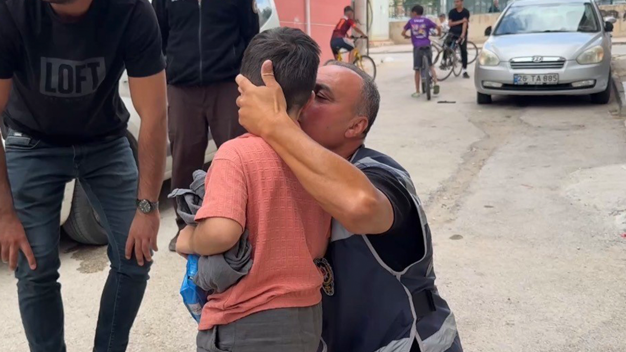Korkan Küçük Çocuğu Polis Ekipleri Sakinleştirdi