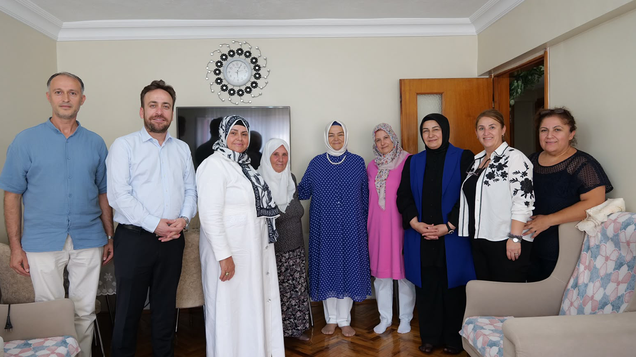 Milletvekili Gürcan Üyeler Ve Aileleriyle Bir Araya Geldi