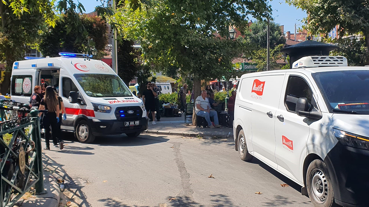 Mi̇ni̇büs Vakaya Gi̇den Ambulansa Geçi̇t Vermedi̇