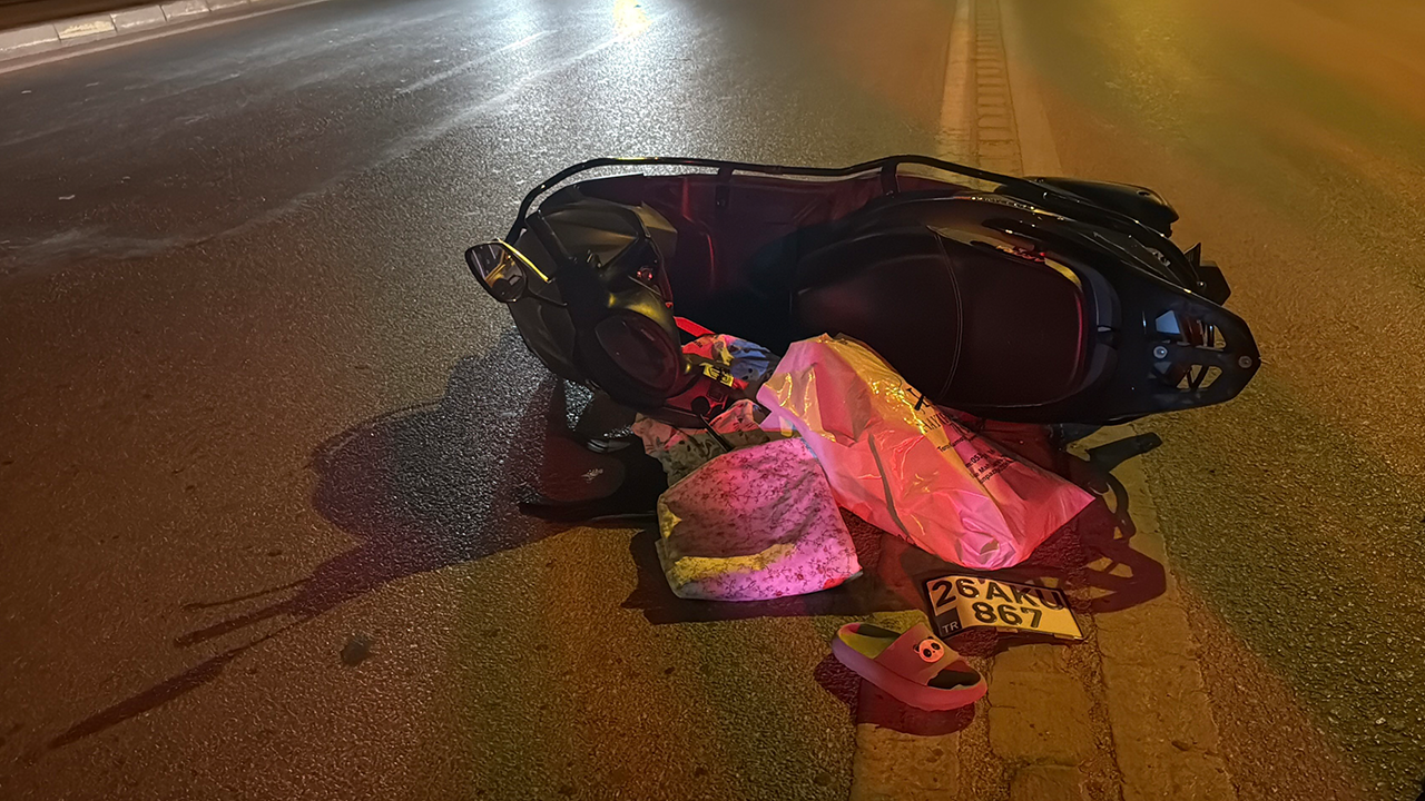 Motosi̇klet Sürücüsü Ve Çocuk Yaralandi