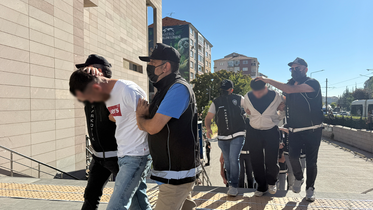 Şüpheliler Ekiplerce Kıskıvrak Yakalandı