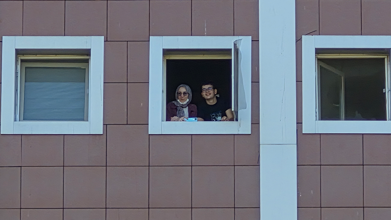 Tedavi̇ Gören Çocuklara Destek Oldular
