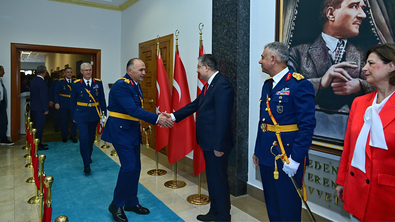 Valilik Makamında Tebrikler Kabul Edildi