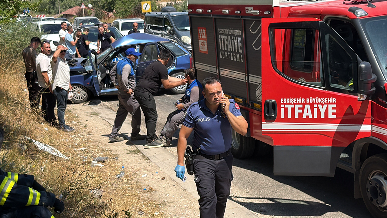 Zincirleme Kazada 1 Kişi Hayatını Kaybetti 1 Kişi Ise Ağır Şekilde Yaralandı