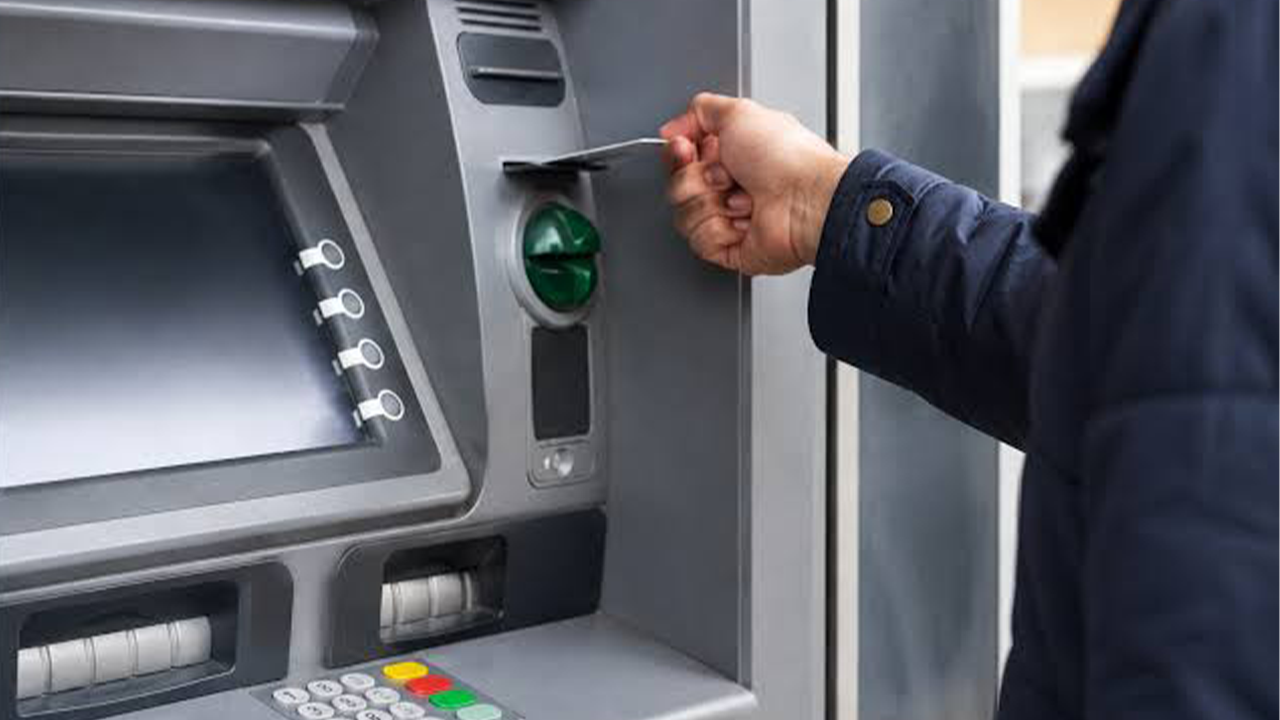 ATM’lerde Yeni Sistem Yaygınlaşıyor! Şifreler Artık Böyle Girilecek!