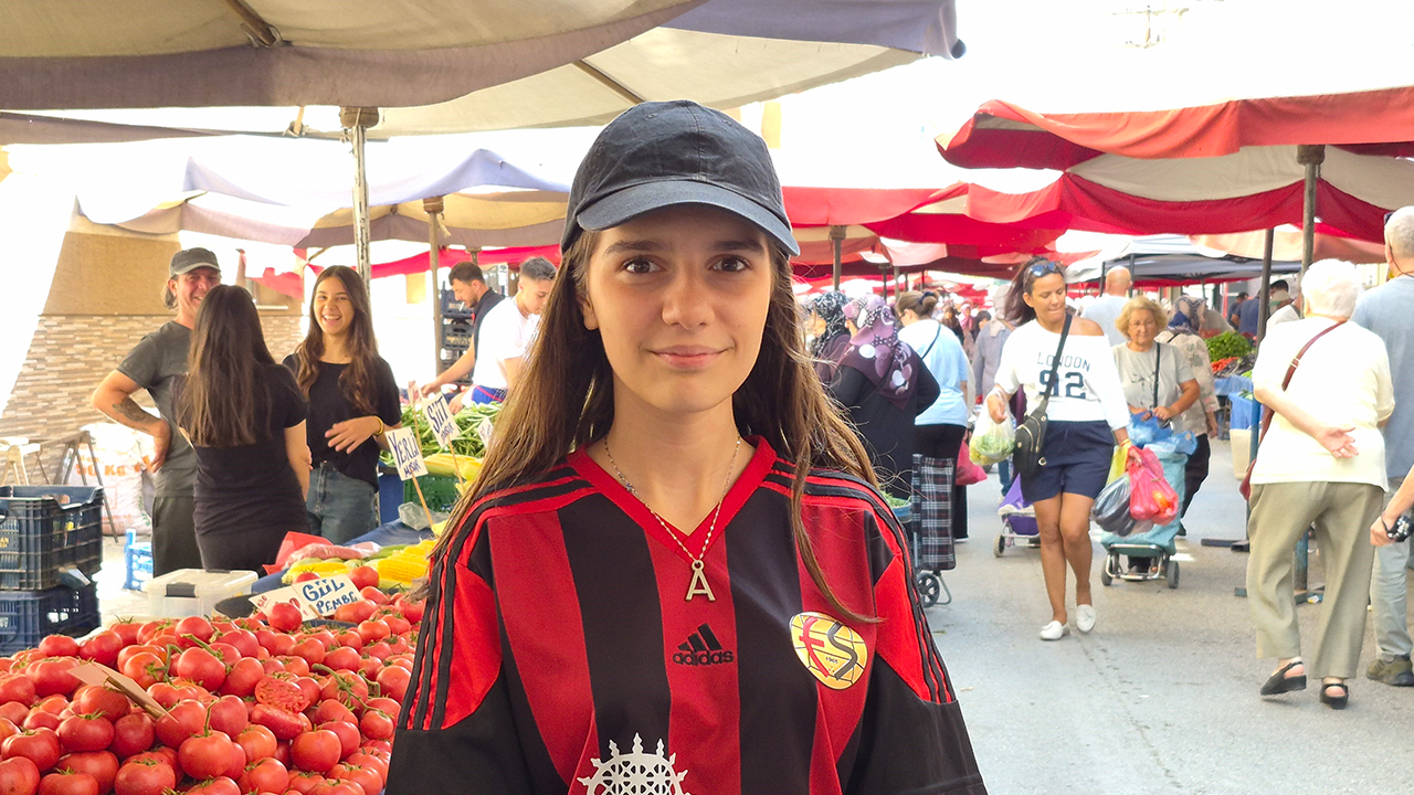 Azra Eroğlu