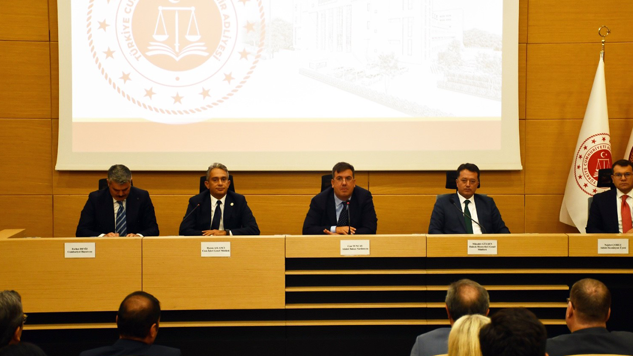 Bakan Yardimcisi Tuncay Programa Katildi