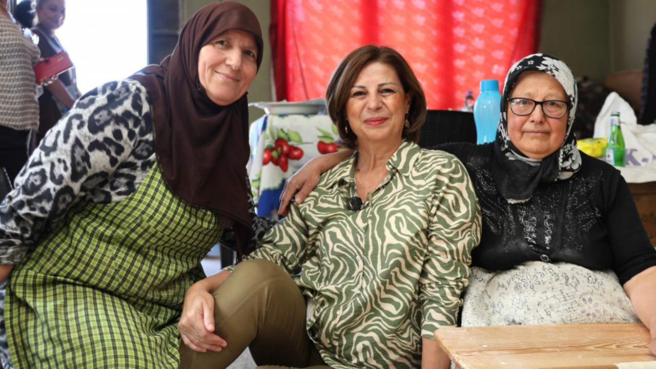 Başkan Ünlüce Kadinlarla Ayni Sofrada Buluştu