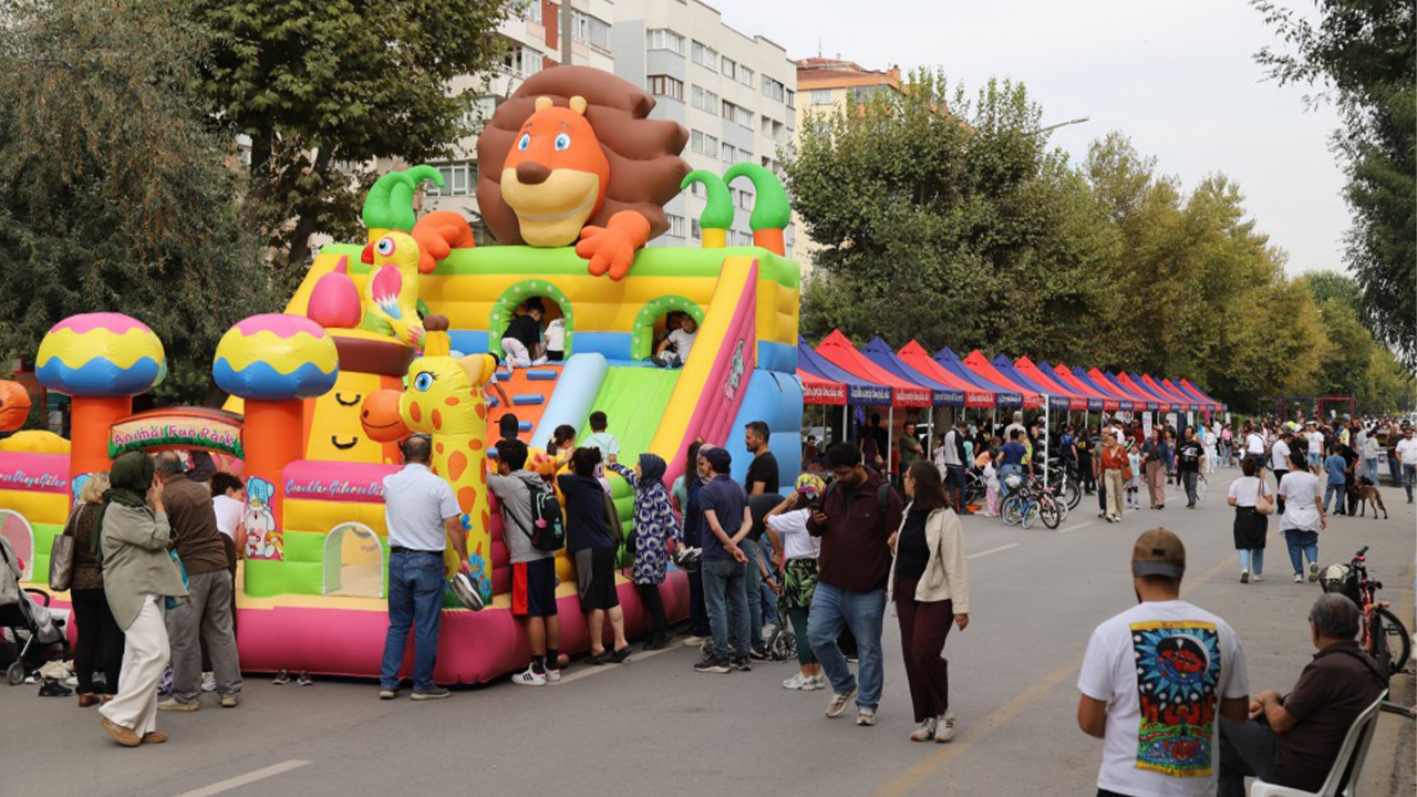 Eskişehirlilerden Arabasız Pazar Etkinliğine Yoğun İlgi!